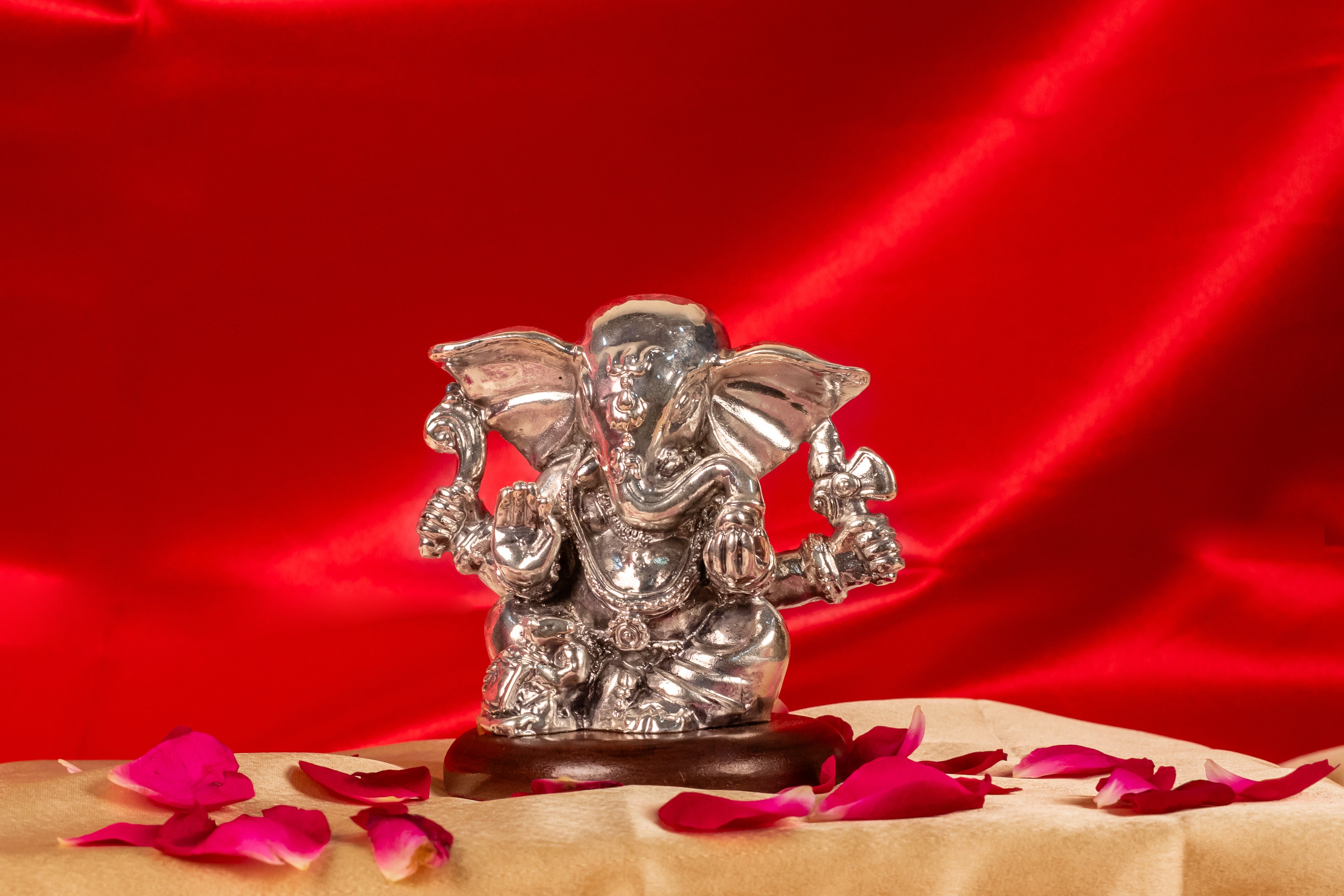 999 pure silver Ganesh ji figurine by Rasava Jewels, detailed Hindu deity sculpture with intricate craftsmanship.